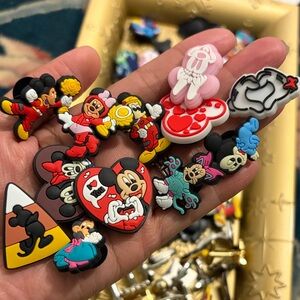 Disney Mickey Mouse and Friends Shoe Charms Set - Red, Black, White